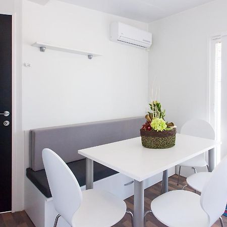 Camping Adria Mobile Homes In Camping Kastanija Novigrad Istria Exterior foto