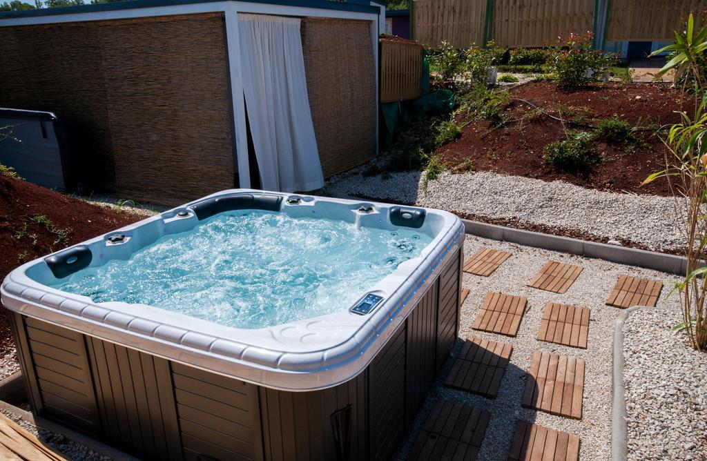 Camping Adria Mobile Homes In Camping Kastanija Novigrad Istria Exterior foto