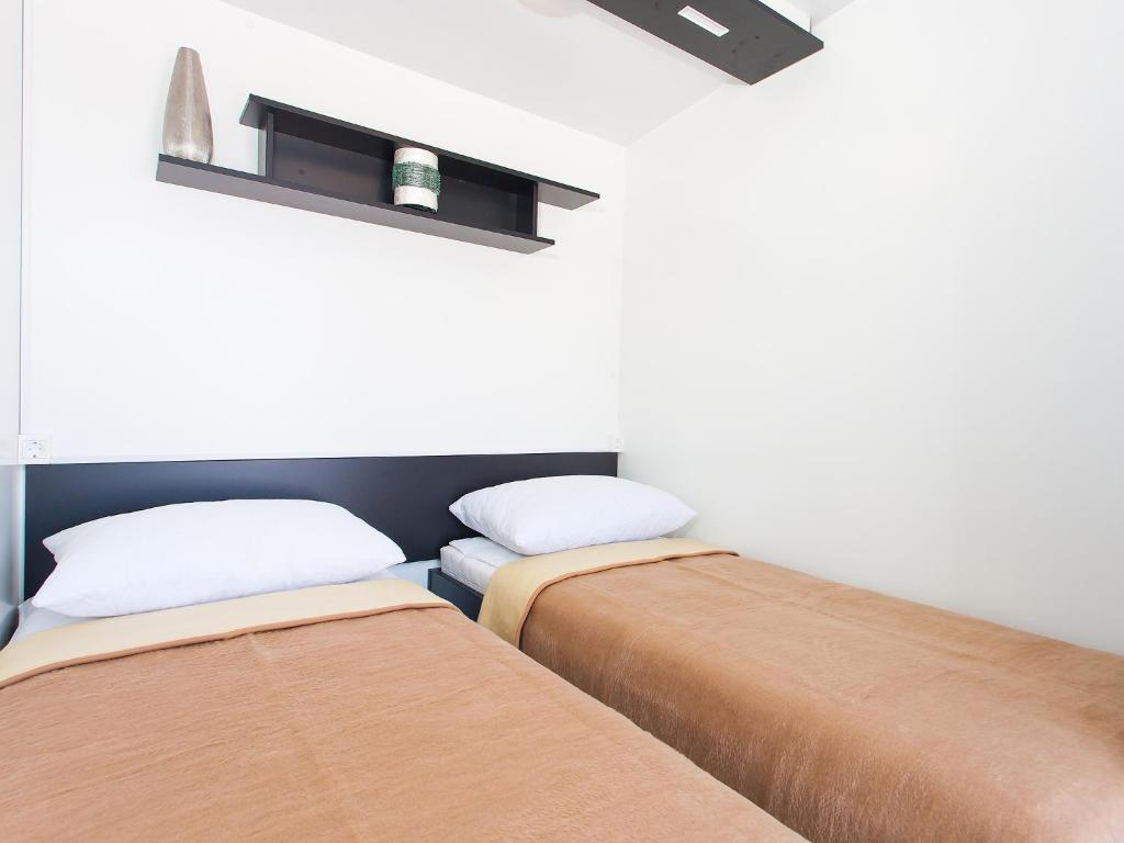 Camping Adria Mobile Homes In Camping Kastanija Novigrad Istria Quarto foto
