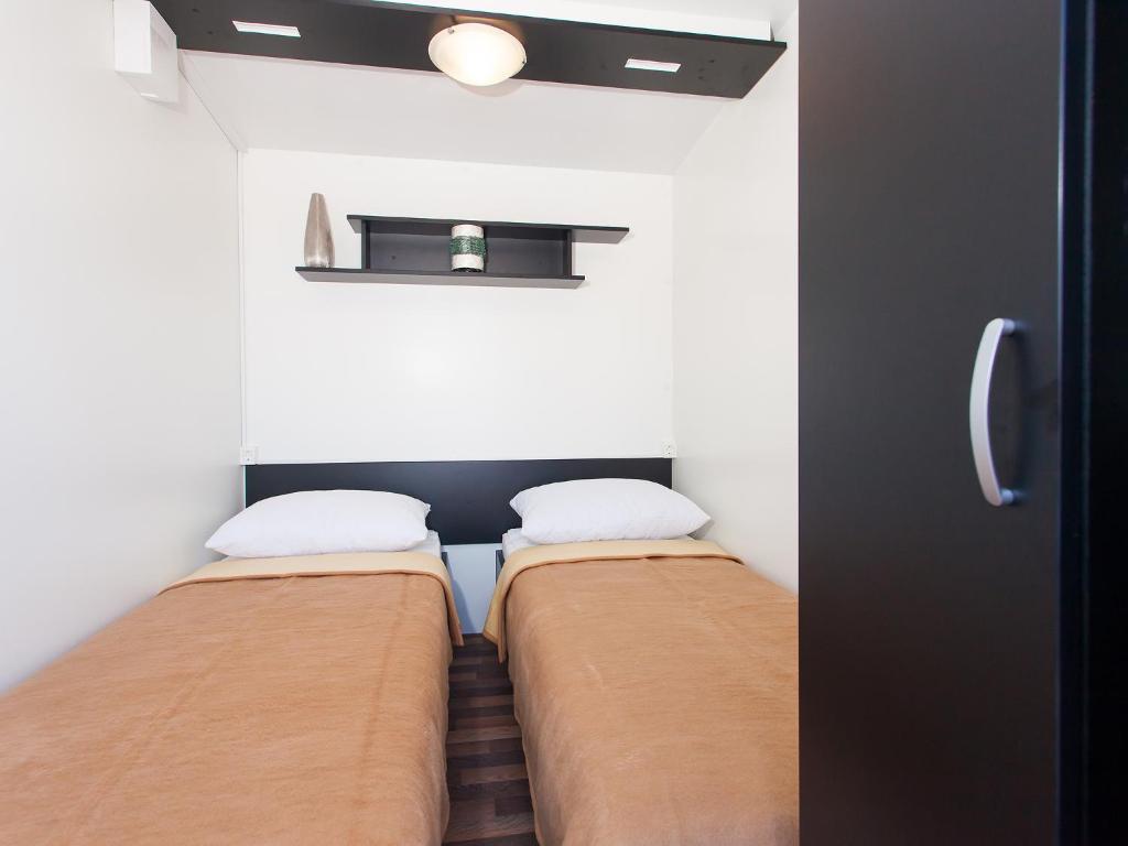 Camping Adria Mobile Homes In Camping Kastanija Novigrad Istria Quarto foto