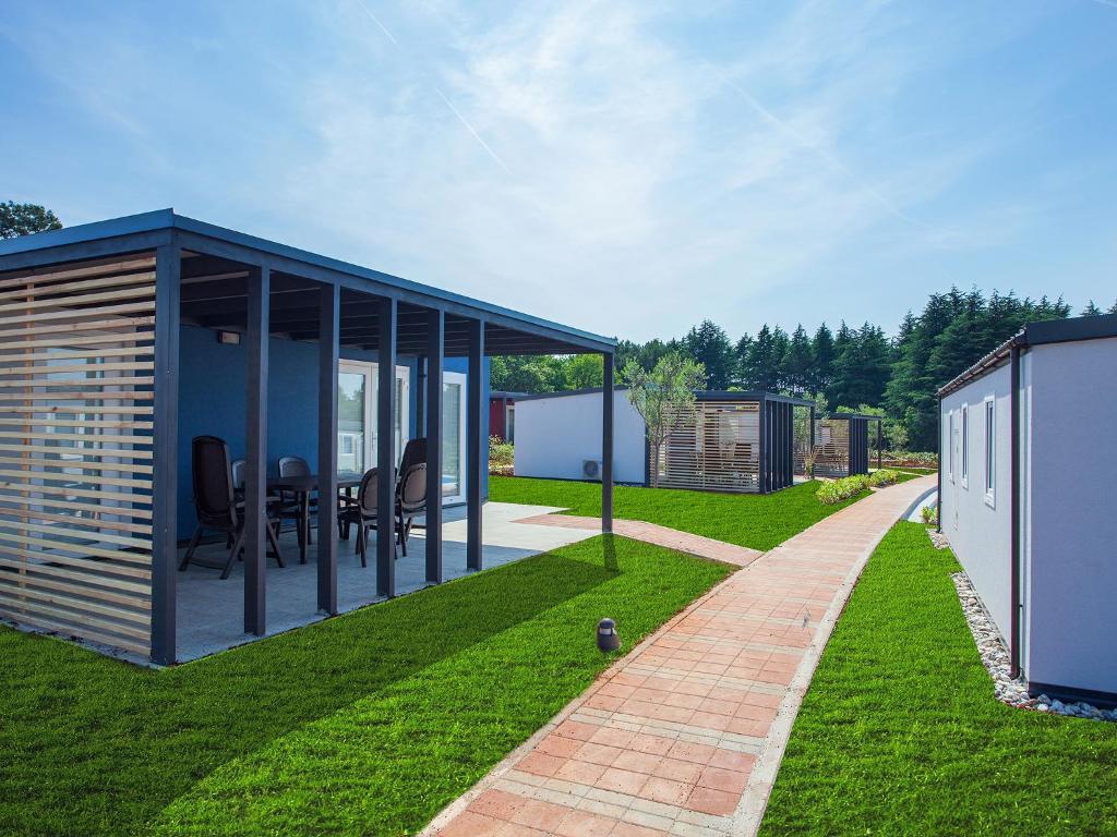 Camping Adria Mobile Homes In Camping Kastanija Novigrad Istria Exterior foto