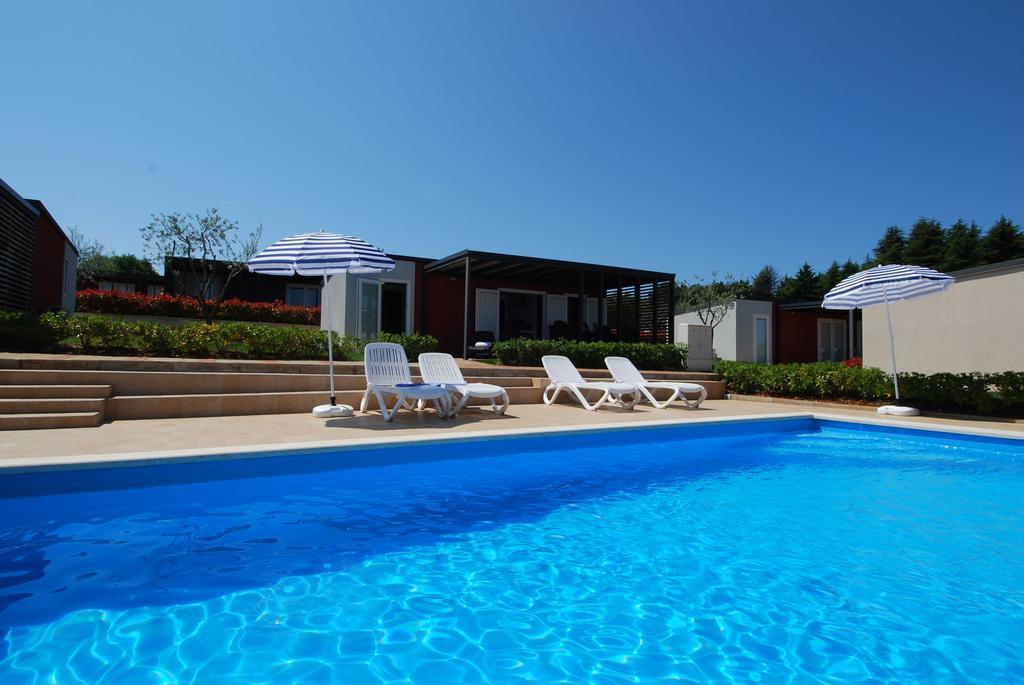 Camping Adria Mobile Homes In Camping Kastanija Novigrad Istria Exterior foto