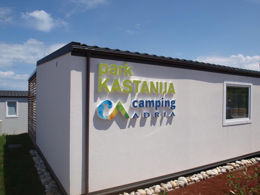 Camping Adria Mobile Homes In Camping Kastanija Novigrad Istria Exterior foto