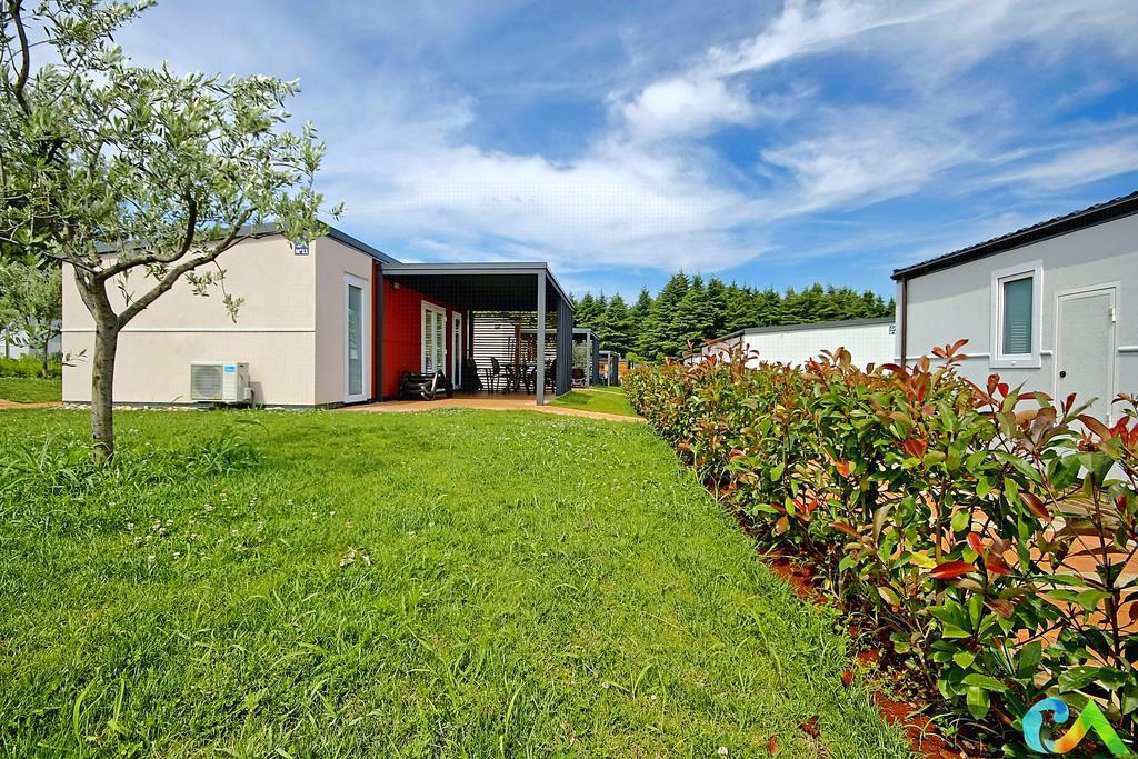 Camping Adria Mobile Homes In Camping Kastanija Novigrad Istria Exterior foto