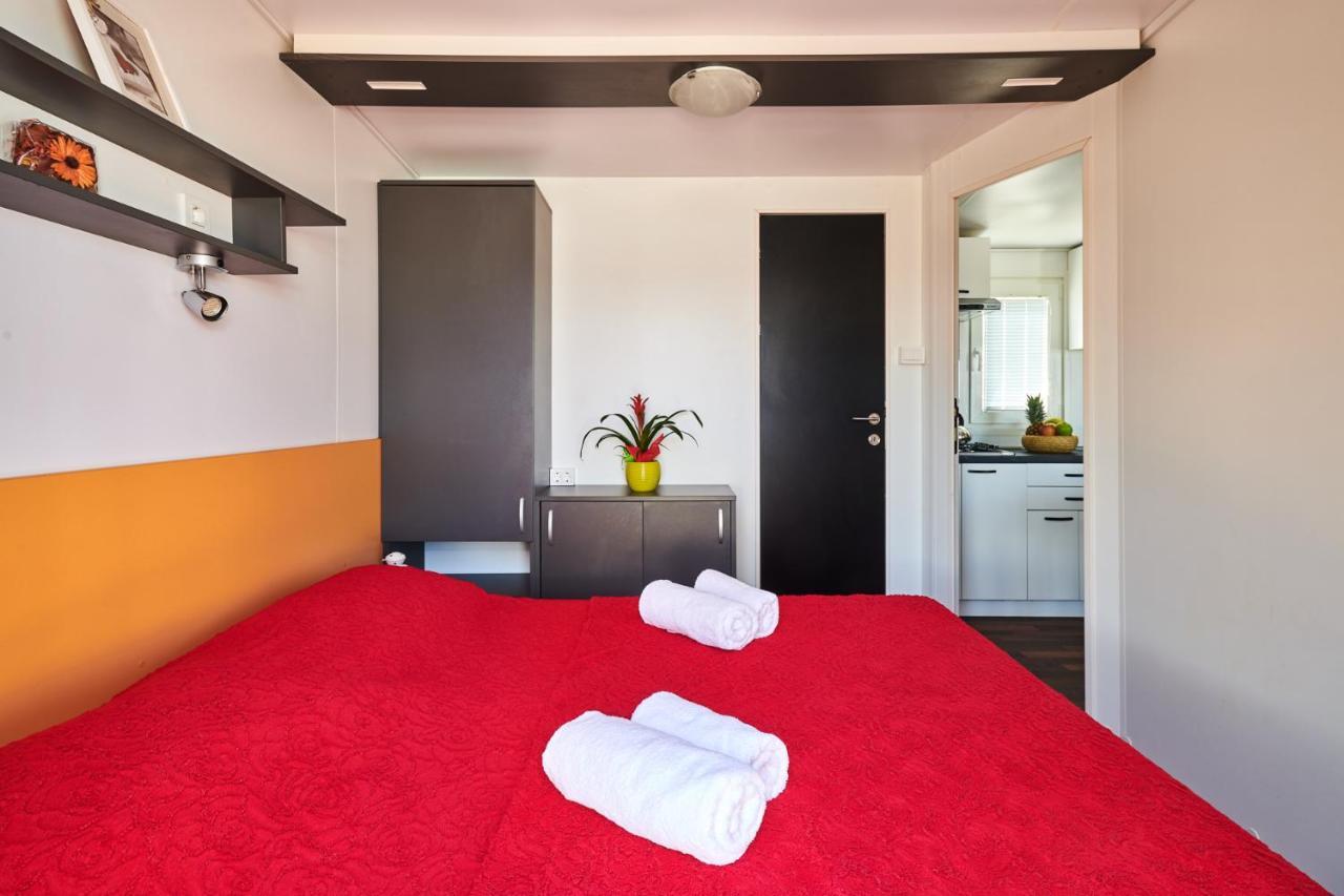 Camping Adria Mobile Homes In Camping Kastanija Novigrad Istria Exterior foto